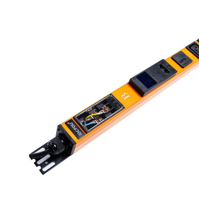 22 prese IEC C13 IEC C19 PDU con protezione da sovratensione 1,5U Installazione verticale PDU rack dotato di contatore RS485 sostituibile a caldo