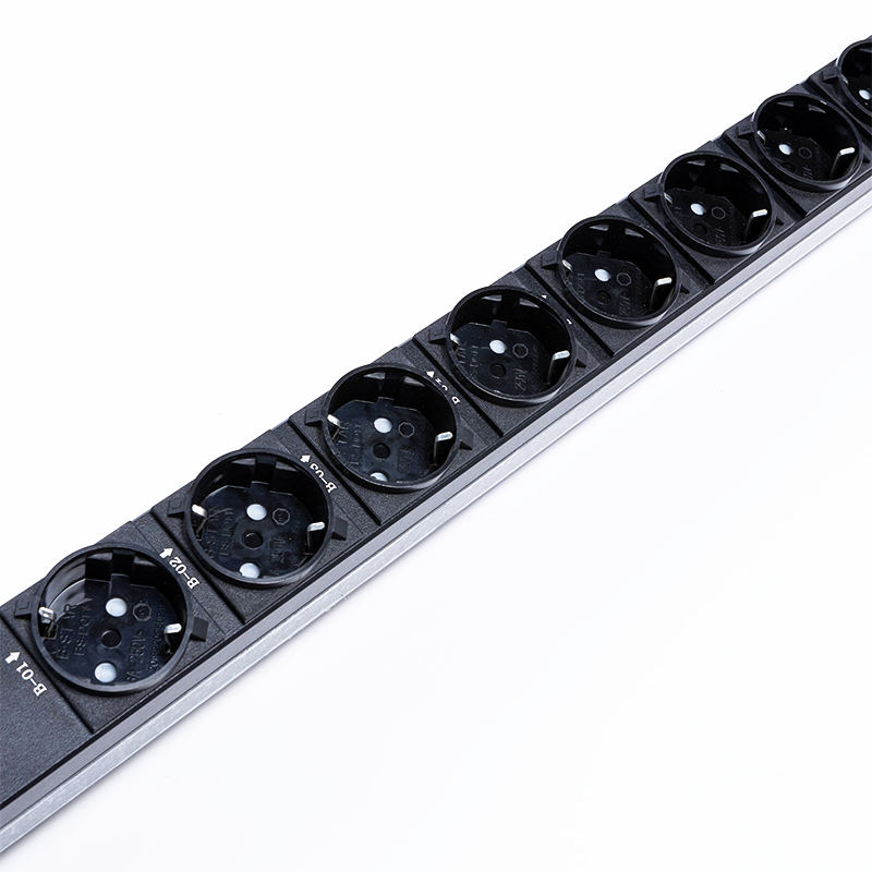 PDU rack misurato RS485 hot swappable con 18 prese Germania 1U con protezione da sovratensione