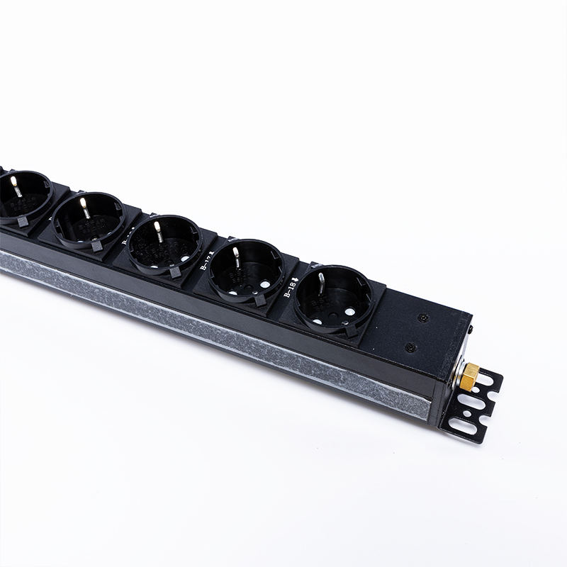 PDU rack misurato RS485 hot swappable con 18 prese Germania 1U con protezione da sovratensione