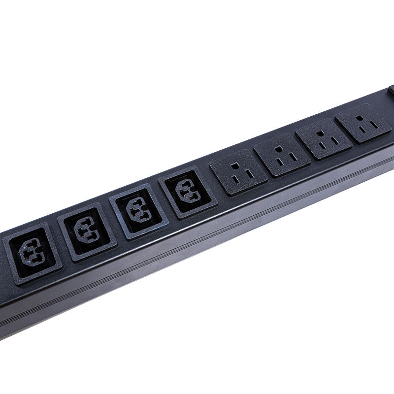 16 prese IEC C13 C19 e prese USA Interruttore automatico magnetico per liquidi 1,5U PDU verticale per rack intelligente TCP/IP