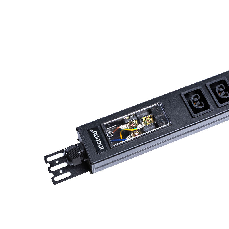 16 prese IEC C13 C19 e prese USA Interruttore automatico magnetico per liquidi 1,5U PDU verticale per rack intelligente TCP/IP