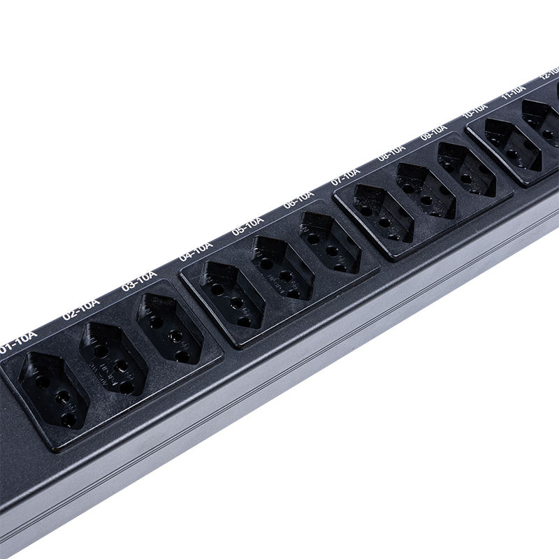 Prese brasiliane 24 prese PDU smart rack TCP/IP verticale con interruttore magnetico per liquidi da 1,5 U