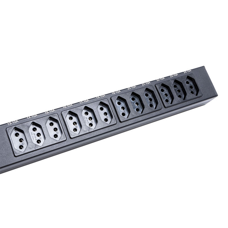 Prese brasiliane 24 prese PDU smart rack TCP/IP verticale con interruttore magnetico per liquidi da 1,5 U