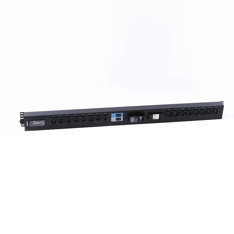 16 prese IEC C13 IEC C19 Presa con serratura dotata di fibbia Protezione contro le sovratensioni hot swappable da 2,5U Modbus-RTU verticale PDU rack con contatore RS485