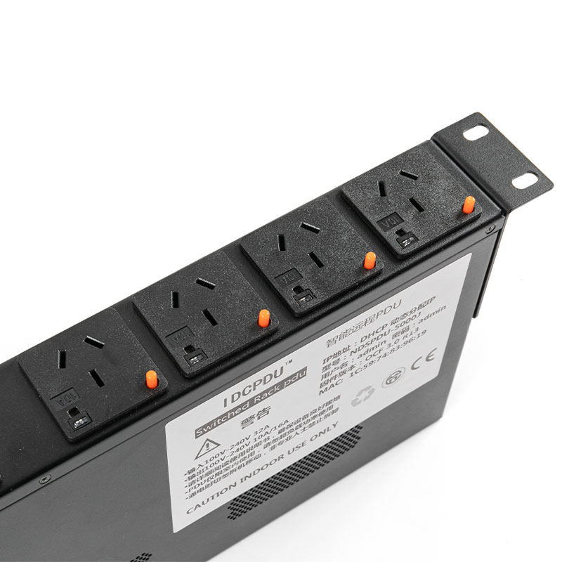 Interruttore sensore TCP/IP orizzontale a 8 uscite eco Smart Rack Pdu 1U