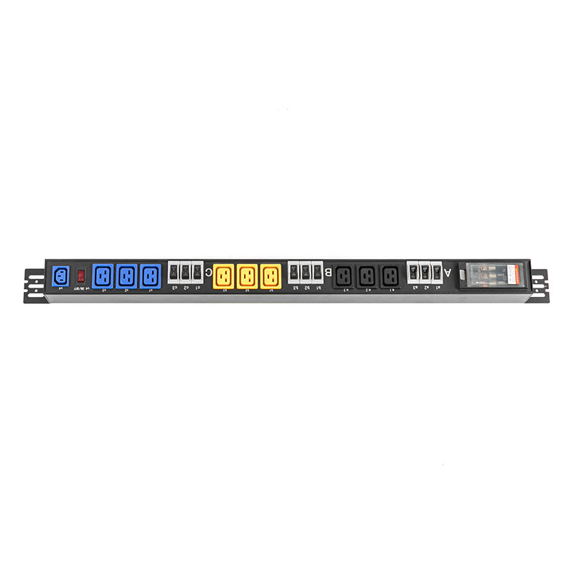 PDU per rack commutato con protezione da sovraccarico con interruttore verticale trifase e 10 prese C13 C19