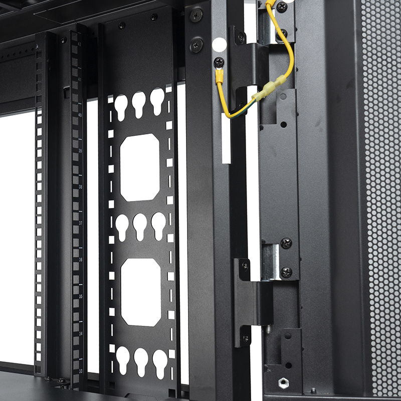 Armadio Rack 4 Scomparti Con Anta Forata Nero 42U 47U